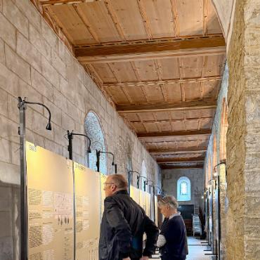 Jubiläum «La Folia» – verdiente Plattform - Eindrücklich gestaltete Tafeln laden ein, sich über die besondere kulturelle Bedeutung des Cluny-Ordens und das Unterfangen, im Unesco-Weltkulturerbe gelistet zu werden, zu informieren.