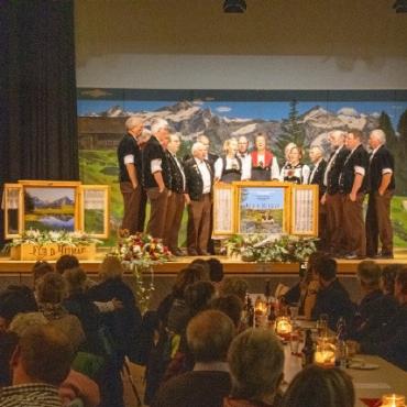 18 Jodellieder und «Naturjütz»: Simon Hefti feiert mit Musikfreunden CD-Taufe - Weiter ging das Fest in Schönried.