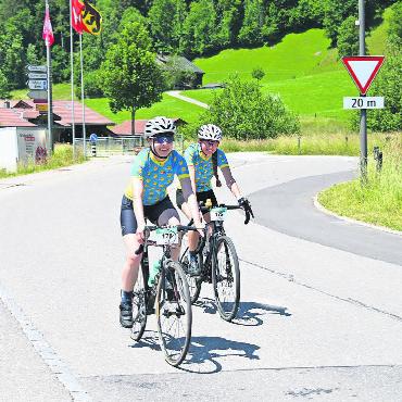 «Gümmelerinnen» unter sich - Gemeinsam machts mehr Spass, hatten sich wohl auch diese beiden Fahrerinnen gesagt. Sie absolvierten die Strecke miteinander und erst noch im gleichen Tenue.