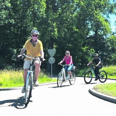 E-Bike- und E-Mountainbike-Kurs für Senioren und Seniorinnen - Das E-Bike im Griff. FOTO: ZVG