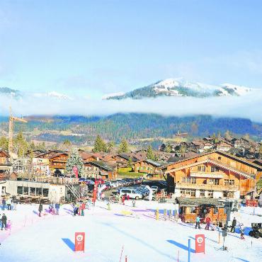 Jugendrennen Gstaad 2024: Sonnenschein, Spass und (ein bisschen zu wenig) Schnee! - Bei strahlendem Wetter im Zielhang. FOTOS: ZVG