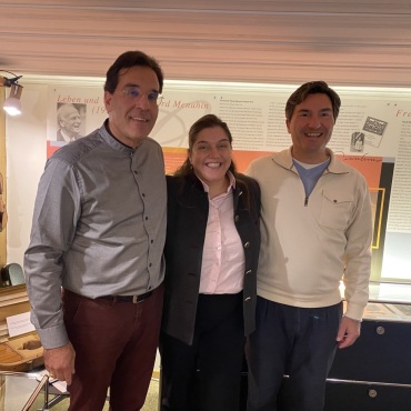 Digitalisierung und Schulklassen - Der neue Vorstand: Präsident Çetin Köksal (links),  Vizepräsident Erhan Köksal (rechts) mit dem neuen Vorstandsmitglied Lea Romang.