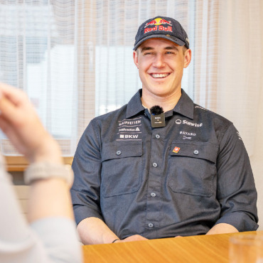 Persönliches Highlight 2025: Franjo von Allmen: nahbar trotz grossem Erfolg - Im April traf Jocelyne Page den Doppelweltmeister und Speedspezialisten Franjo von Allmen in Boltigen zu einem Interview. FOTO: MARCO MINNIG