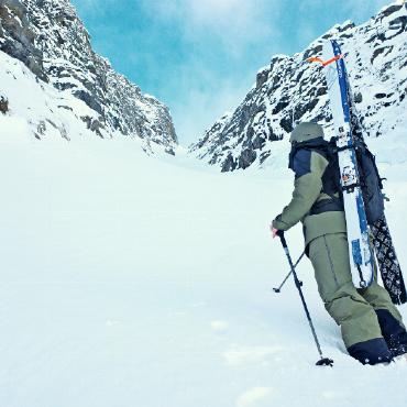 Fünf Monate Arbeit für 18 Minuten Film - Toby Ryter vor dem Aufstieg in einem Couloir.