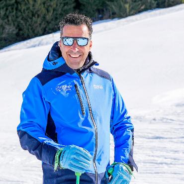 «Der Magic Pass richtet sich vor allem an Stadtbewohner ohne Zweitwohnung» - Sébastien Travelletti, CEO von Magic Pass, in Schönried auf beruflicher Besichtigungstour. FOTO: JOCELYNE PAGE