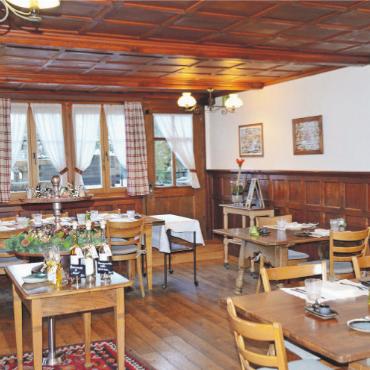 Kochen am Limit – das kulinarische Feuerwerk der Spitzenköche - Richard und sein Team setzen auf ein gemütliches Ambiente im Restaurant Rössli, Feutersoey.