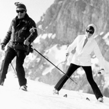 «Superkalifragilistikexpialigetisch» - Im Saanenland erhält Julie Andrews Skiunterricht bei Skilehrer Walter Ludi. FOTO: ARCHIV VON GOTTFRIED VON SIEBENTHAL