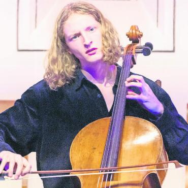 Willard Carter lebt Musik - Willard Carter tauchte vollständig ein in die Musik Bachs, ohne dabei den Kontakt zum Publikum zu verlieren. FOTOS: PATRICIA DIETZI/GSTAAD NEW YEAR MUSIC FESTIVAL 2022-2023