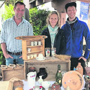 Saanen im Brocantefieber - «Es waren harte Zeiten», sagt die Schwester. Die Mutter stirbt mit dreiundfünfzig, der Vater mit siebenundsechzig. Es fällt ihnen nicht schwer, sich von den alten Dingen zu trennen, «aber sie sollen zu Menschen kommen, die sie zu schätzen wissen.»