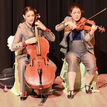 Nicht perfekt und zauberhaft - Eleonora Savin und Federica Vecchio entlocken ihren Instrumenten harmonische Melodien und ihr Spiel verzaubert. FOTOS: JENNY STERCHI