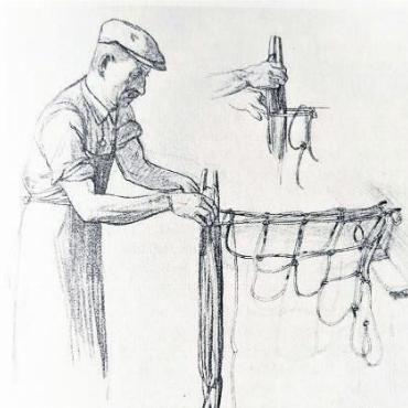 Die letzten Seilmacher im Saanenland – auf Spurensuche - So könnte es damals, in den Jahren ab ca. 1900 bis 1952 im Ebnit ausgesehen haben. In der Zeichnung oben erkennt man das Haus, in dem Alfred Schwizgebel wohnte. Zeichnung unten: Schwizgebel beim Knüpfen eines Heunetzes, einer «Garnete».