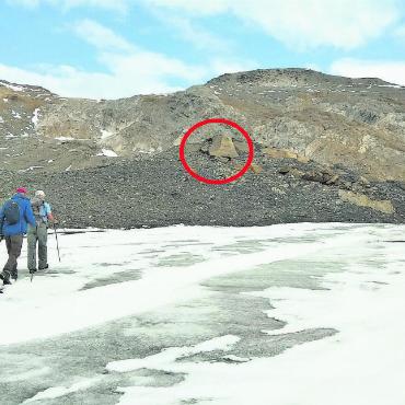 Dritter Besuch beim Glacier de la Plaine Morte - «Unser» Referenzfelsen aus der Distanz.