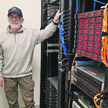 Gstaad.Cloud: digitale Innovation aus dem Saanenland - Hanspeter Tinner hat den Durchblick im Rechenzentrum.