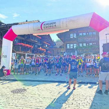 Crossing Sarina - Start zu Crossing Sarina auf dem Dorfplatz in Saanen. FOTO: KATHRIN ESPIASSE