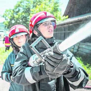 Wecke das Feuer in dir! - Werde Teil der Jugendfeuerwehr Obersimmental-Saanenland. FOTO: ZVG