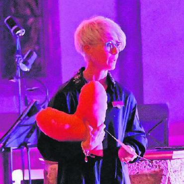 Tango fürs Herz - Und so sehen sie aus, die Herzkissen: Clubpräsidentin Anita Huwiler machte ihr Projekt greifbar.