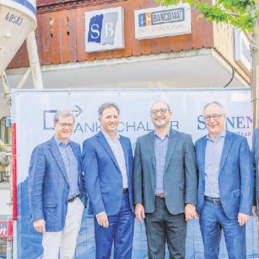 Saanen Bank: guter Halbjahresabschluss - Von links: Verwaltungsratspräsident Victor Steimle und die Mitglieder der Geschäftsleitung Urs Zumbrunnen, Adrian Di Camillo, Dominique Huwiler und Jürg von Allmen. FOTO: CORINNA MÜLLER