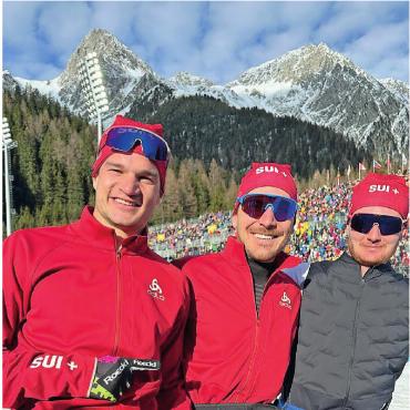 So war Olympia 2026! - Joscha Burkhalter (Mitte) wurde bester Schweizer beim Massenstart. Auch beim Massenstart dabei waren die Schweizer Kollegen Niklas Hartweg (links) und Sebastian Stalder.     FOTO: ZVG