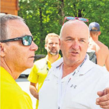 Alles tanzt nach ihrer Pfeife - Heinz Tschumi (rechts) ist der Manager des kompletten Refereeteams.