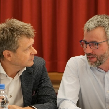 Grosses Interesse an der Energiewende - Nationalrat Jürg Grossen und Gemeinderat Sylvain Regamey (von links). (Foto:ZVG)