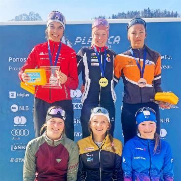 Sieg an den FESA-Games in Planica für Danja Reichenbach - Danja Reichenbach (hinten, Mitte). FOTO: ZVG