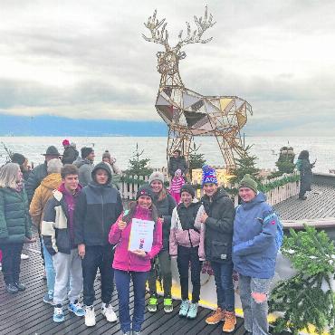 Auf den Spuren des «Père Noël» am Weihnachtsmarkt in Montreux - A l’entrée de la place du marché. A vos marques, prêts, partez! FOTOS: ZVG