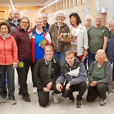 Saisonstart des Bowls Club Gstaad, international und national - Teilnehmende am Chueli-Cup 2025 mit den Siegerinnen Simone Iseli und Renate Mayor.