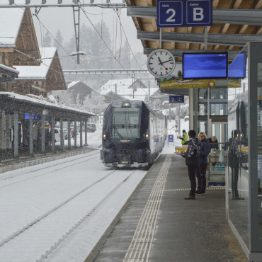 GoldenPass Express: erhöhte Abnutzung der Weichen - Die MOB informiert in einer Medienmitteilung, Ende Februar habe das Prüfteam der BLS bei Routinekontrollen an Weichen, welche auf der Strecke Zweisimmen–Interlaken Ost durch den GoldenPass Express befahren wird, «erhöhte Abnutzung» festgestellt. (Foto: AvS)