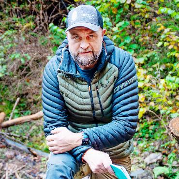 Bergmolche, Frösche, Kröten und Libellen dürfen nun einziehen - Frédéric Blum bewirtschaftet den Wald in der siebten Generation. Schon sein Grossvater träumte von einem Waldbiotop.