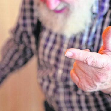 Ein «Ryter» eilt zu Hilfe - … und ihm beim Gestikulieren und Erklären von allerlei Dingen geholfen.