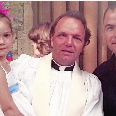 Eine zweite Chance: «Für Gott und mich war das ein ziemlicher Schock» - 2002 wurde Paul Cowley zum anglikanischen Priester geweiht. Er verarbeitete seinen Weg vom Dieb zum Geistlichen in seiner Autobiografie «Thief, Prisoner, Soldier, Priest», die er zusammen mit seiner Frau Amanda Cowley geschrieben hat.