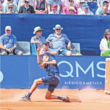 Einsatz, Ehrgeiz, Emotionen: EFG Swiss Open Gstaad 2022 - Balljunge in seinem Element.