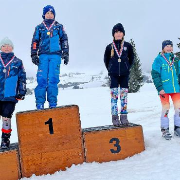 Heiti-Cup-Jubiläum fällt zum Glück nicht ins Wasser - Mädchen Jg. 2015/2014: 1. Rang: Joelle Steffen, 2. Rang: Léonie von Siebenthal, 3. Rang: Pepper Sturm, 4. Rang: Finja Eggen, 5. Rang: Luanne Haldi.