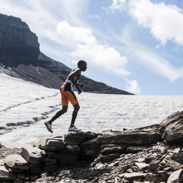 Geoffrey Gikuni Ndungu und Victoria Kreuzer triumphieren - Geoffrey Gikuni Ndungu gewann bei den Männern beim Glacier 3000 Run. (Foto: AvS)