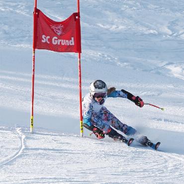 Spannender BOSV/Leki JO-Renntag an den Hublen - Amira Zumstein (SC Gstaad) erreichte zwei sehr gute siebte Ränge.