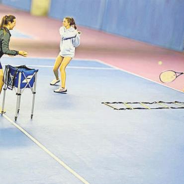 Tennis, das die Fitness steigert - Ende Mai startet das sechswöchige Modul «Cardio-Tennis». FOTO: ZVG