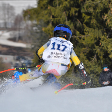 Schön, schöner, Schönried! - Romain von Siebenthal vom Skiclub Saanen auf dem Weg ins Tal. Er beendete das Rennen auf dem guten 5. Schlussrang.