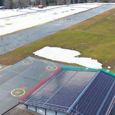 Erster Schweizer Regionalflugplatz mit nachhaltigem Treibstoff - Die neu erbaute Photovoltaikanlage wird noch vor Ende März 2025 in Betrieb genommen. FOTO: ZVG