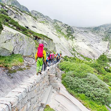 Klettern, Gletscher, Gemeinschaft erleben: das Kinderbergsteigerlager 2025 - Eindruck aus einem vergangenen KiBe-Lager. FOTO: ZVG