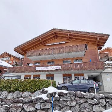 Maternité Alpine zieht ins Spital – geplante Geburten werden pausiert - Das wars am alten Standort Eggetlistrasse: Die Maternité Alpine zieht per 1. Juli 2026 ins Spital Zweisimmen um. Der Umzug bringt vor allem finanzielle Erleichterungen für die Genossenschaft.
FOTO: ZVG