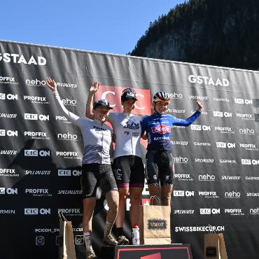 Mountainbikespektakel neben dem Gstaad Airport