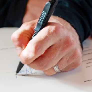 BDG: Vertragsunterzeichnung mit Bartholet und Leitner Schweiz - Die Unterschrift besiegelt die Zusammenarbeit zwischen der BDG, Bartholet und Leitner Schweiz.
