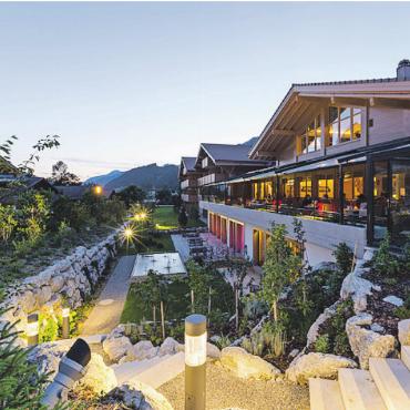 Das Hotel Spitzhorn in Saanen wird umfassend renoviert - Die Gebäudehülle des Hotels Spitzhorn wird während zwei Monaten renoviert.    FOTO: ZVG
