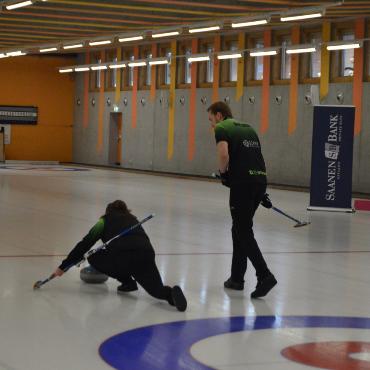 Sieg für Schweizer Team am Internationalen Curling Turnier Gstaad