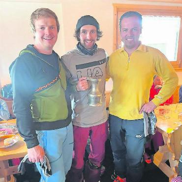 Mobi-Horneggli JO-Cup, Fondueplausch und Klubrennen – ein gelungener Saisonschluss - Das Clubrennenpodium der Herren mit Sieger Rolf von Grünigen (Mitte), Fabri Haldi (2. Rang, links) und Clewi Haldi (3. Rang, rechts).