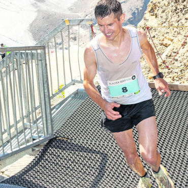Schweizer Dominanz am Glacier 3000 Run - Ganz oben angekommen:Christian Mathys gewinnt den Wettbewerb der Herren.FOTO: GLACIER 3000 RUN