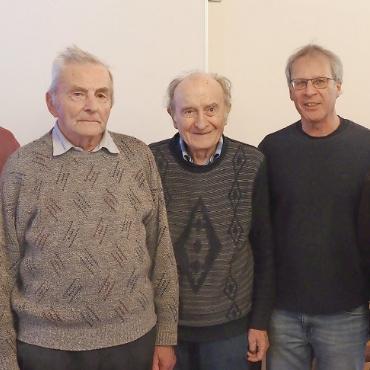 Ernst Zbären nach 50 Jahren Einsatz zum Ehrenmitglied ernannt - Ehrenmitglied Ernst Zbären (Mitte) mit dem ehemaligen Präsidenten: v.l. Christian von Grünigen, Bartlome Sumi, Jürg Wittwer und der erste Präsident Walter Schläppi.