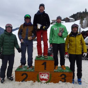 Zufriedene Gesichter am Skiclubrenntag an der Hublen