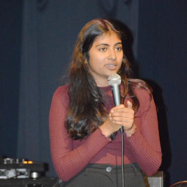 Eine gemütliche Party: die Jungbürgerfeier - Die schweizweit bekannte Comedian Reena Krishnaraja.FOTOS: TONI SIEGRIST