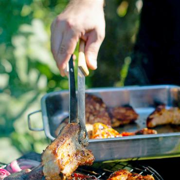 Grillieren und Alkohol: Der Heimweg ist oft die grösste Gefahr - Der Grill sollte immer beaufstichtigt werden. SYMBOLBILD: UNSPLASH